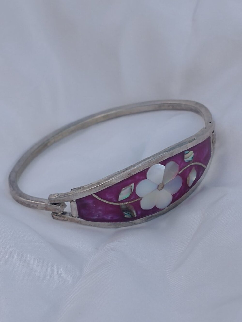 Vintage Mexican Alpaca Bracelet - Mother-of-Pearl Flower Design